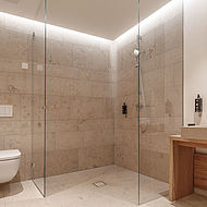  Blick in eine Badezimmer im Hotel "Die Maise" am Hofgut Maisenburg